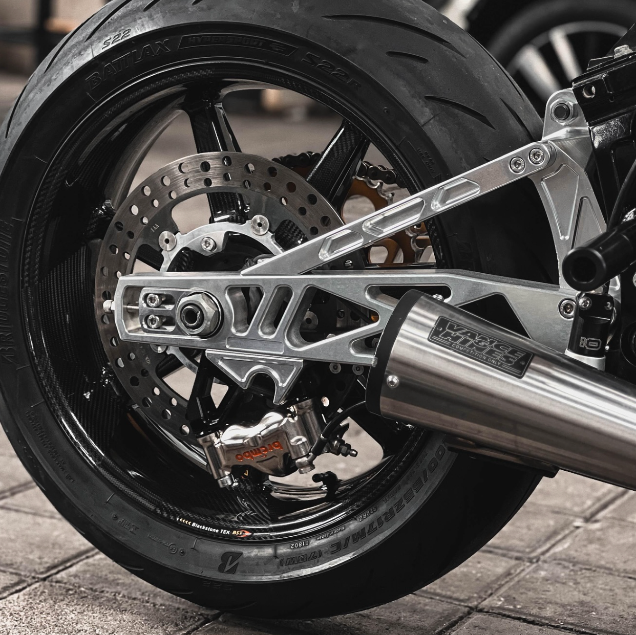 Billet V1 Swingarm Softail