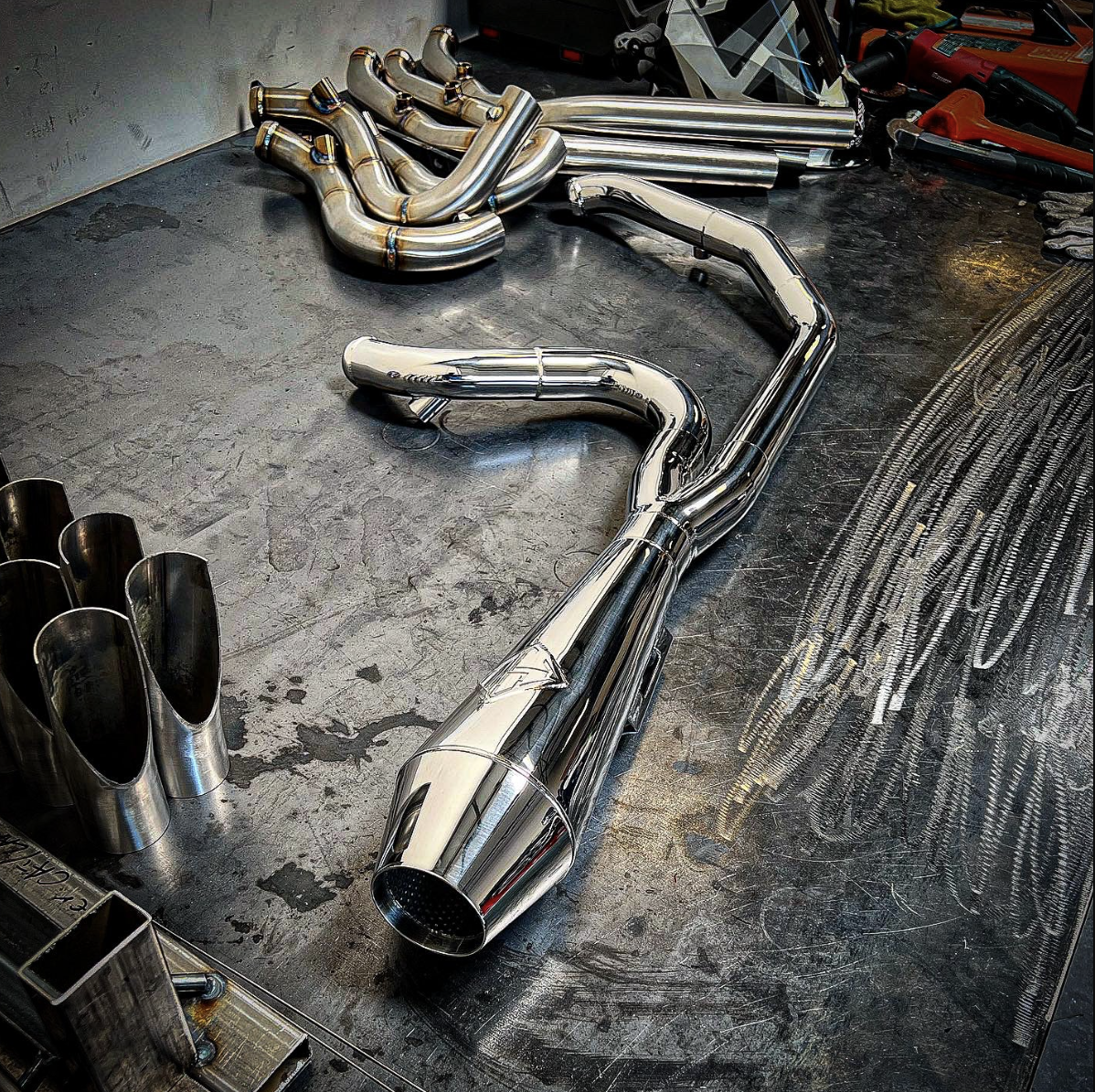 2017-PRESENT M8 BAGGER - LANESPLITTER