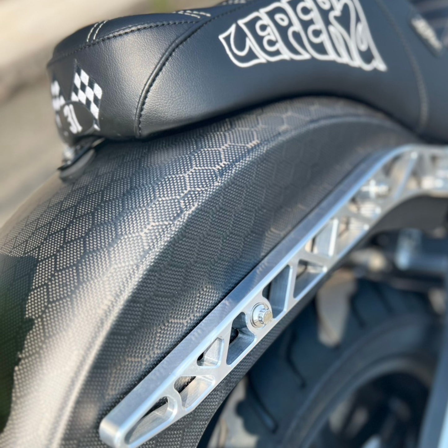 Low rider carbon rear fender