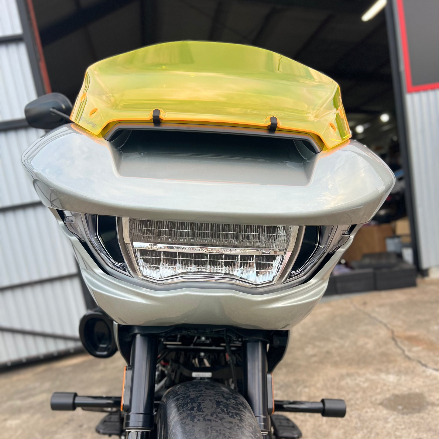 Road Glide windshield