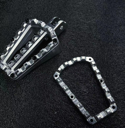 Drachenzahne series footpegs